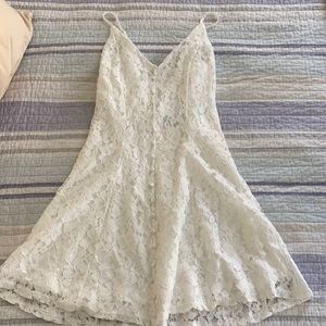 Size small lulus white dress bran new never worn